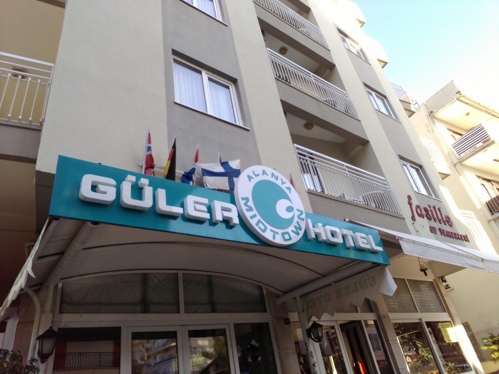 GülerOtel.com-bina giriş